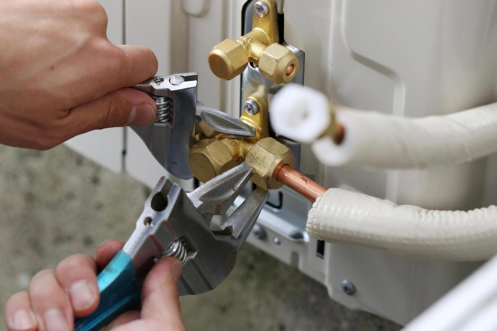 Expert drain cleaner inspecting utility drain lines and plumbing connections during a professional drain cleaning service in Dallas, TX.
